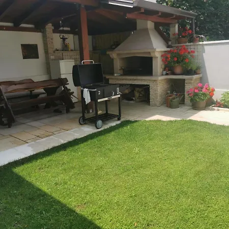 Slisko アパート ポレッチ